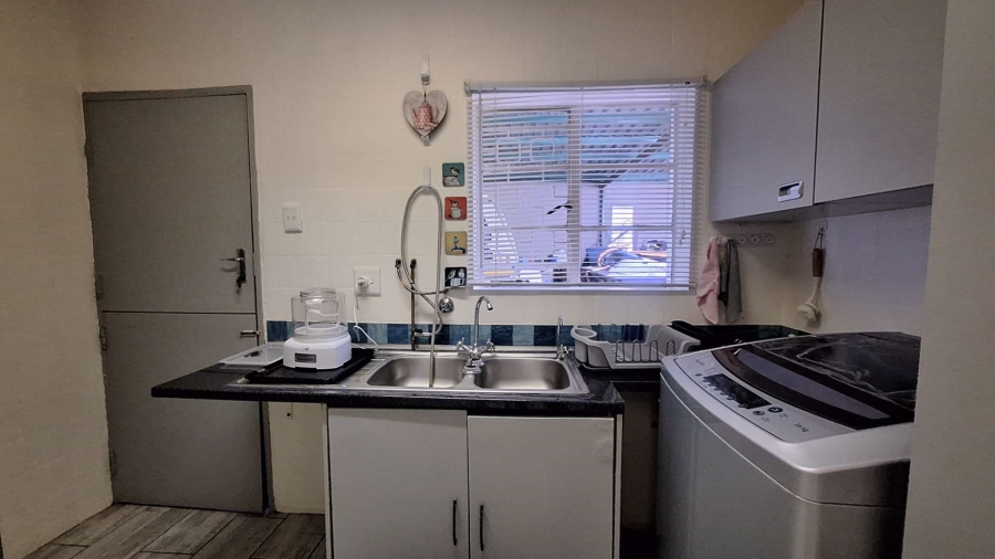 6 Bedroom Property for Sale in Florida Gauteng