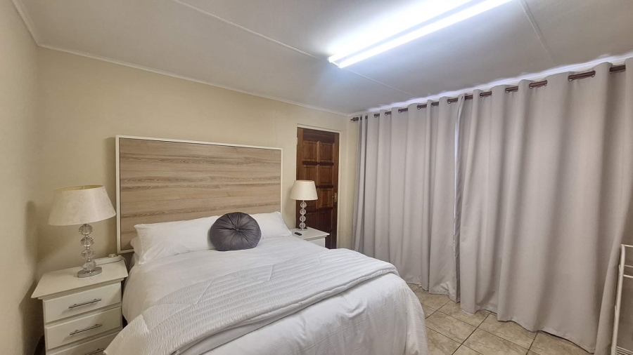 6 Bedroom Property for Sale in Florida Gauteng