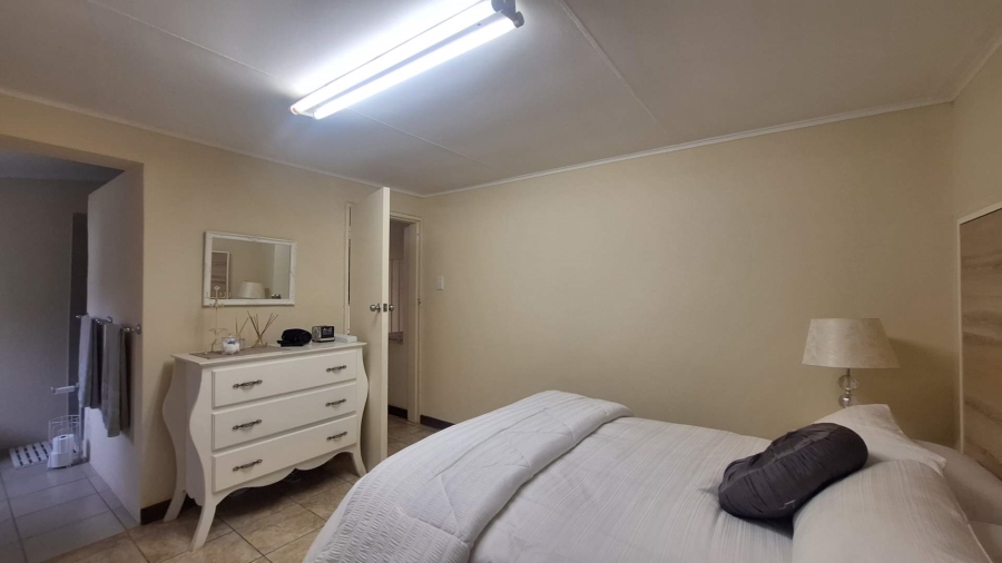 6 Bedroom Property for Sale in Florida Gauteng