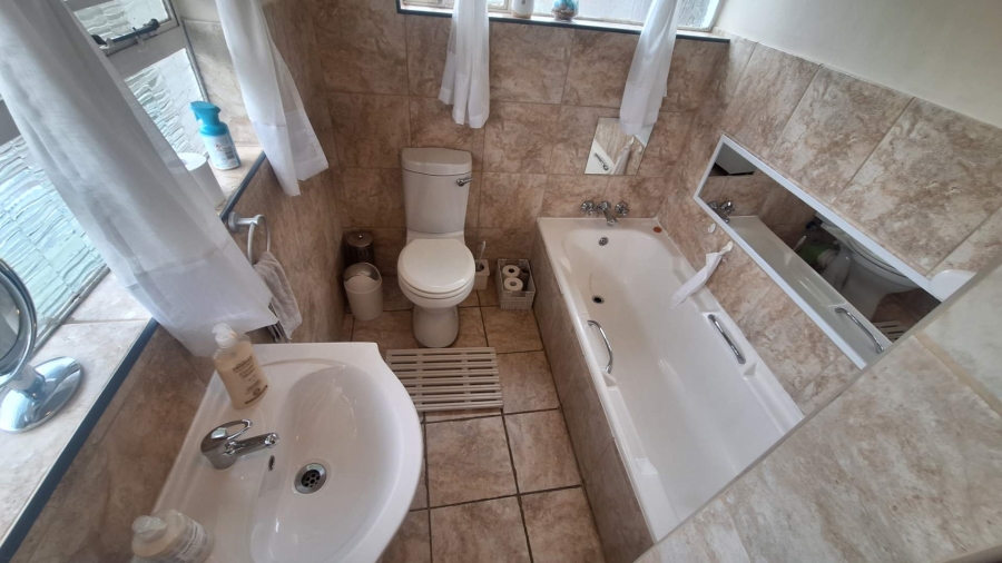 6 Bedroom Property for Sale in Florida Gauteng