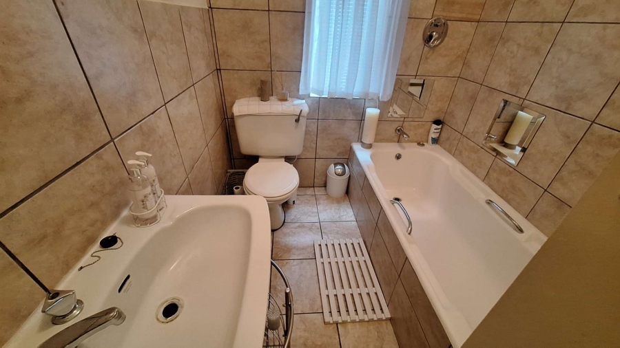 6 Bedroom Property for Sale in Florida Gauteng