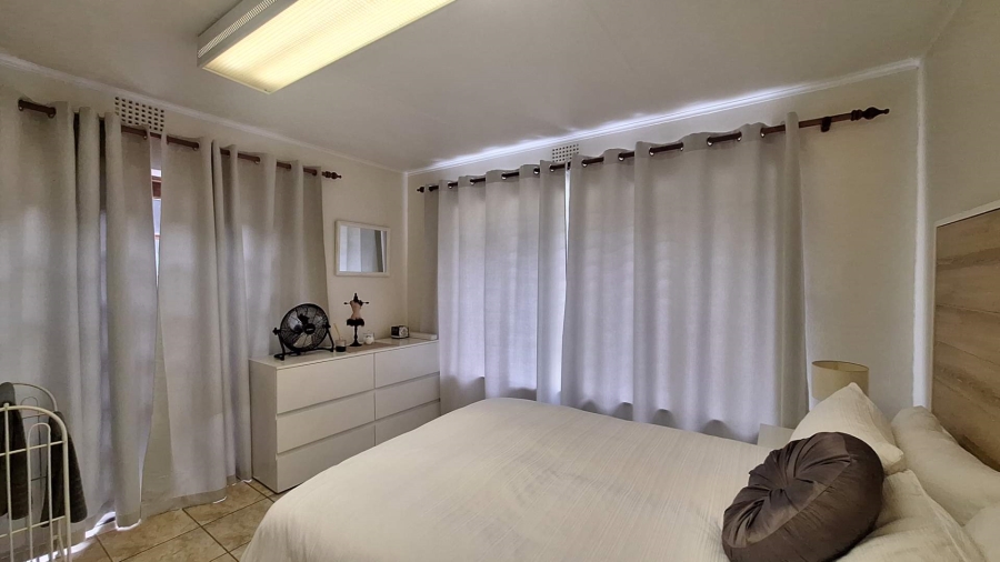 6 Bedroom Property for Sale in Florida Gauteng