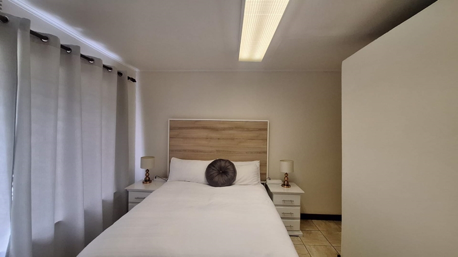 6 Bedroom Property for Sale in Florida Gauteng