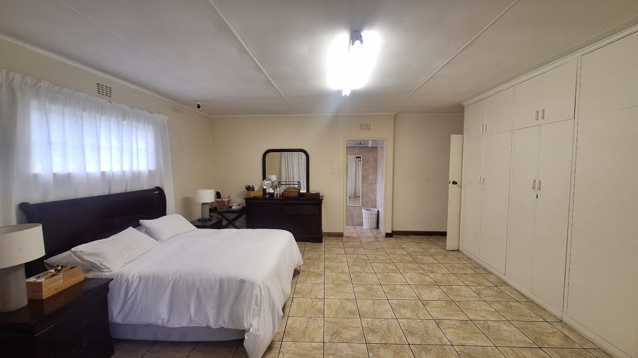 6 Bedroom Property for Sale in Florida Gauteng