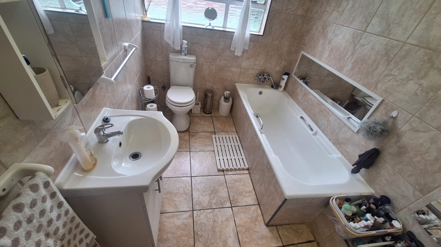 6 Bedroom Property for Sale in Florida Gauteng