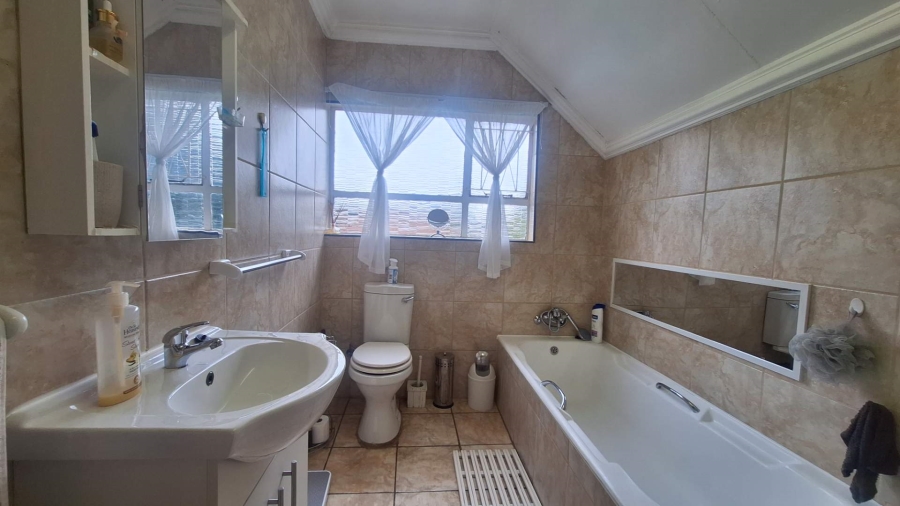 6 Bedroom Property for Sale in Florida Gauteng