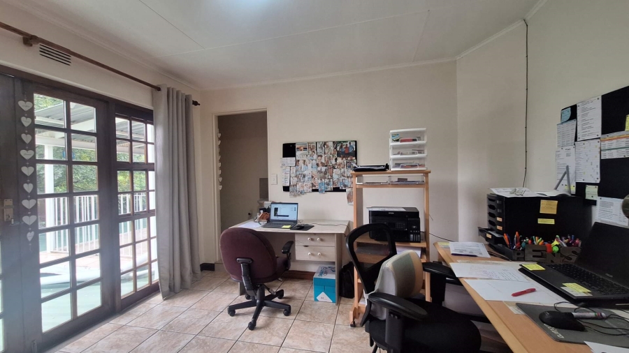 6 Bedroom Property for Sale in Florida Gauteng