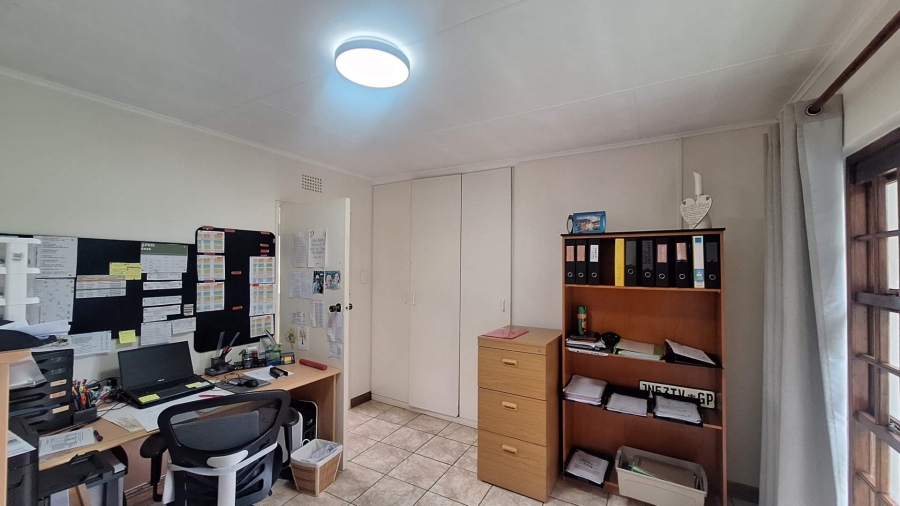 6 Bedroom Property for Sale in Florida Gauteng