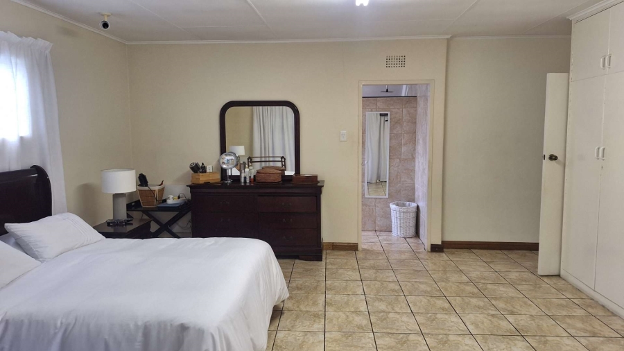 6 Bedroom Property for Sale in Florida Gauteng