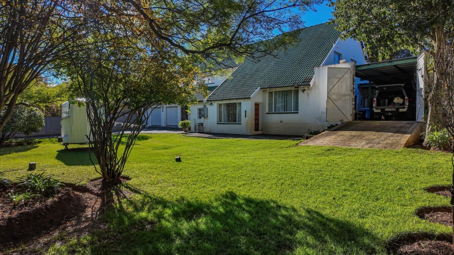 6 Bedroom Property for Sale in Florida Gauteng