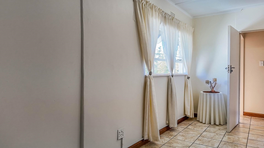 6 Bedroom Property for Sale in Florida Gauteng