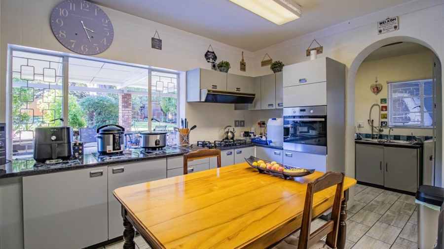 6 Bedroom Property for Sale in Florida Gauteng