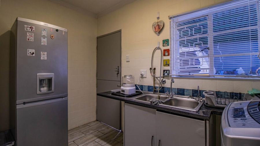 6 Bedroom Property for Sale in Florida Gauteng