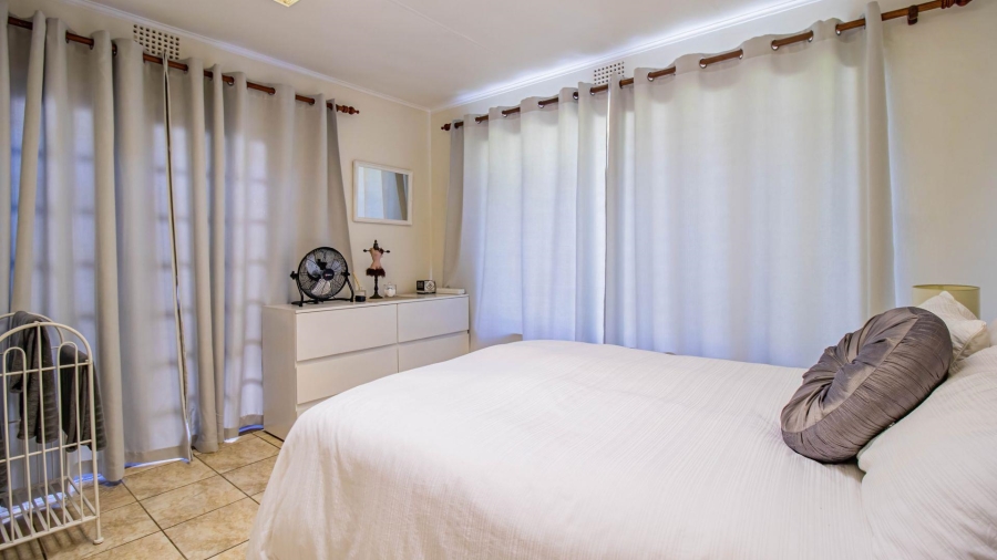 6 Bedroom Property for Sale in Florida Gauteng