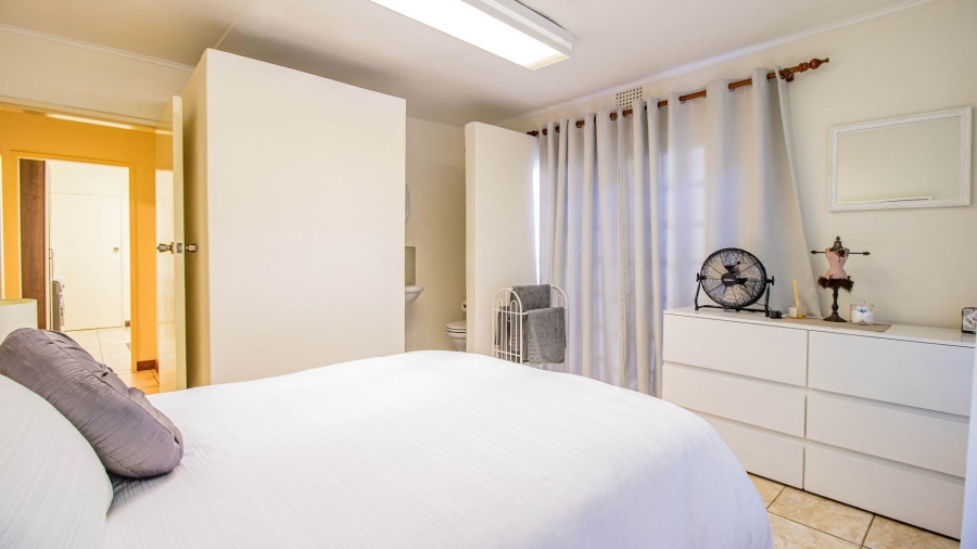 6 Bedroom Property for Sale in Florida Gauteng