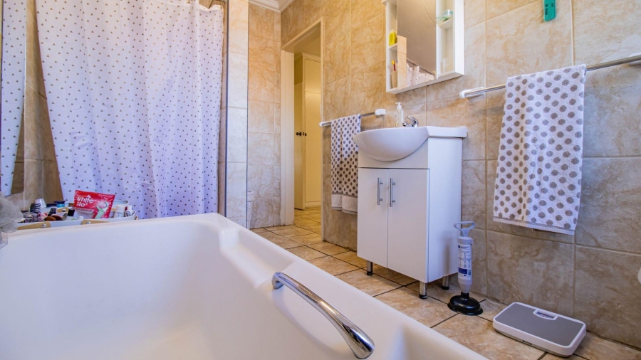 6 Bedroom Property for Sale in Florida Gauteng