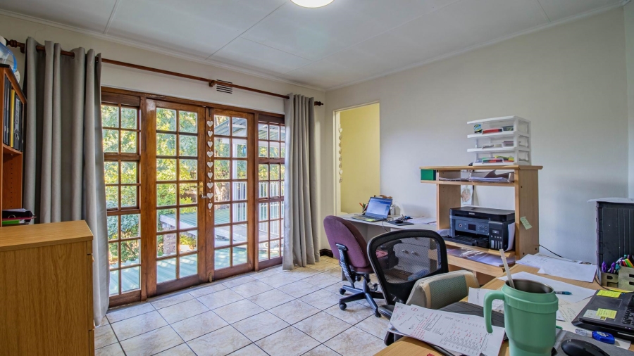 6 Bedroom Property for Sale in Florida Gauteng