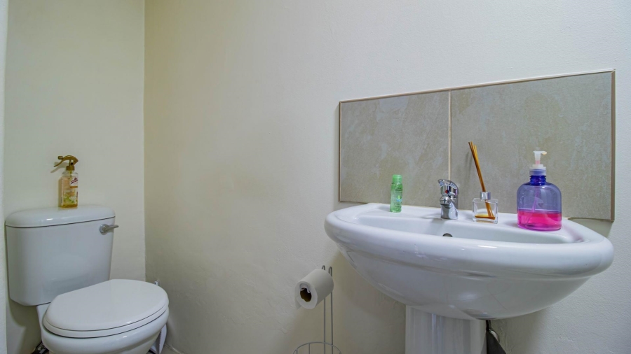 6 Bedroom Property for Sale in Florida Gauteng