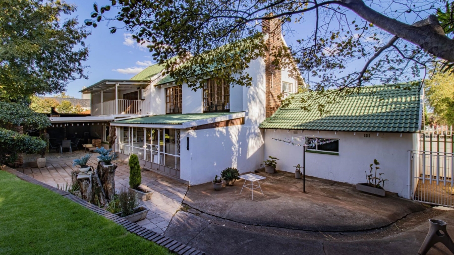 6 Bedroom Property for Sale in Florida Gauteng