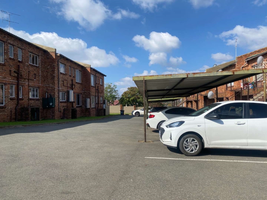 2 Bedroom Property for Sale in Groblerpark Gauteng
