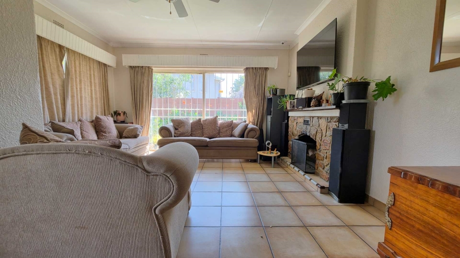 5 Bedroom Property for Sale in Brackendowns Gauteng