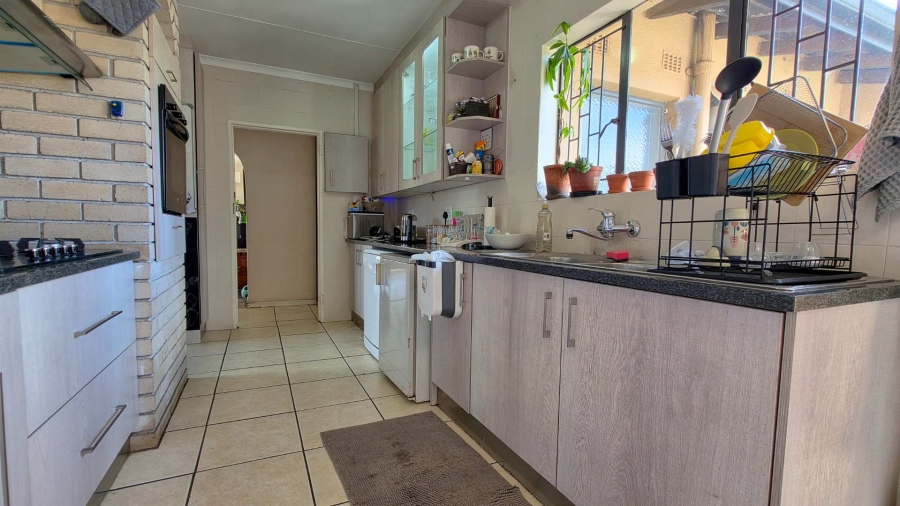 5 Bedroom Property for Sale in Brackendowns Gauteng