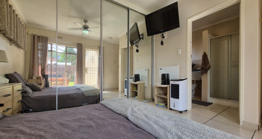 5 Bedroom Property for Sale in Brackendowns Gauteng