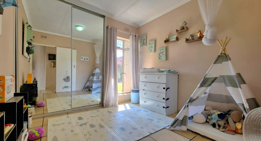 5 Bedroom Property for Sale in Brackendowns Gauteng