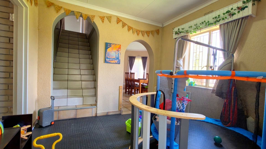 5 Bedroom Property for Sale in Brackendowns Gauteng
