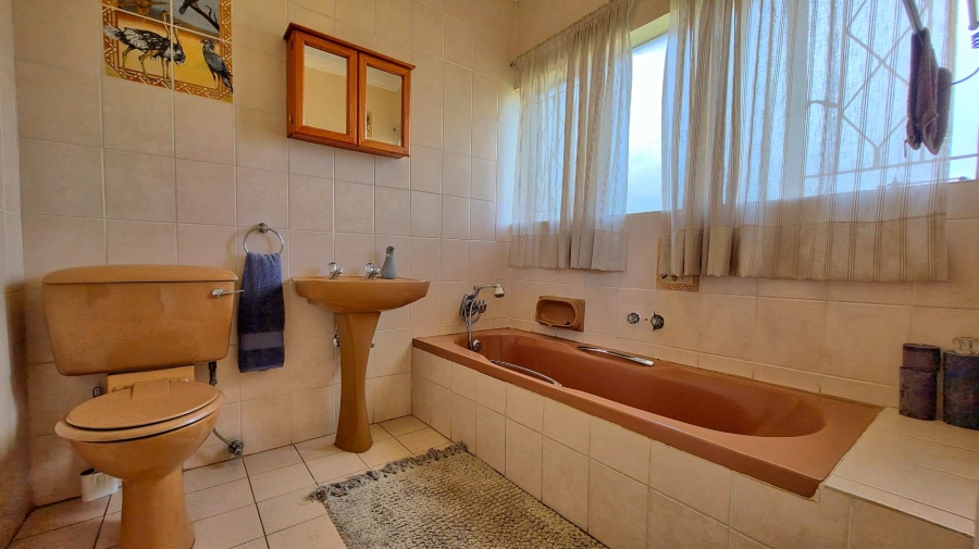 5 Bedroom Property for Sale in Brackendowns Gauteng