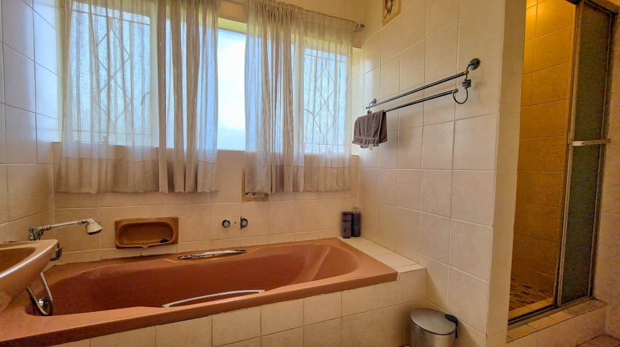 5 Bedroom Property for Sale in Brackendowns Gauteng