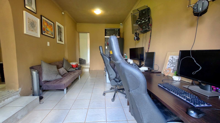 5 Bedroom Property for Sale in Brackendowns Gauteng