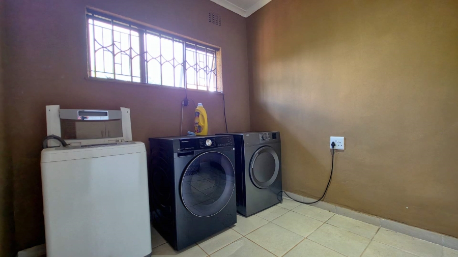 5 Bedroom Property for Sale in Brackendowns Gauteng