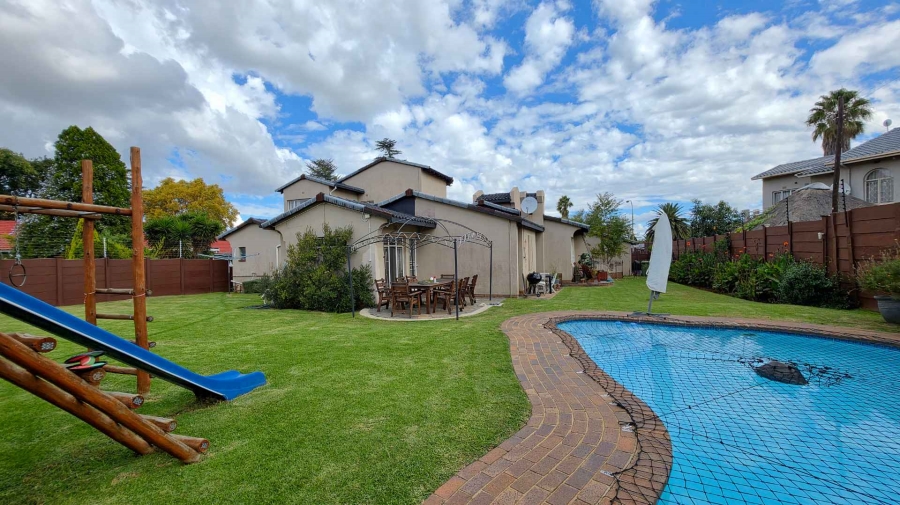 5 Bedroom Property for Sale in Brackendowns Gauteng