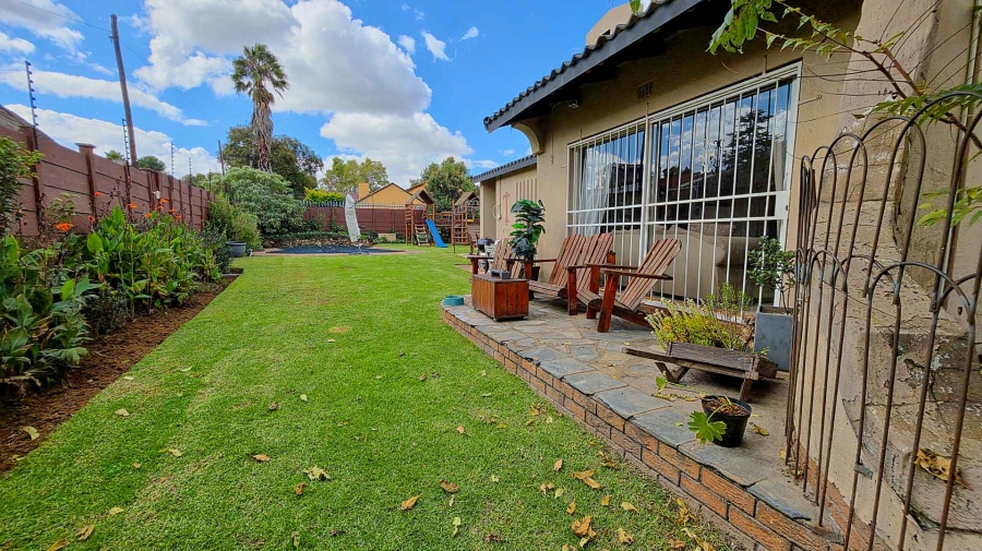 5 Bedroom Property for Sale in Brackendowns Gauteng