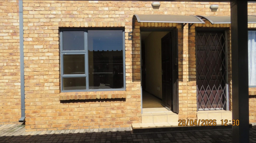 2 Bedroom Property for Sale in Albertsdal Gauteng
