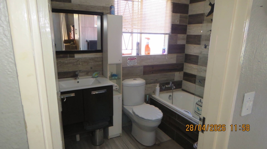 3 Bedroom Property for Sale in Albertsdal Gauteng