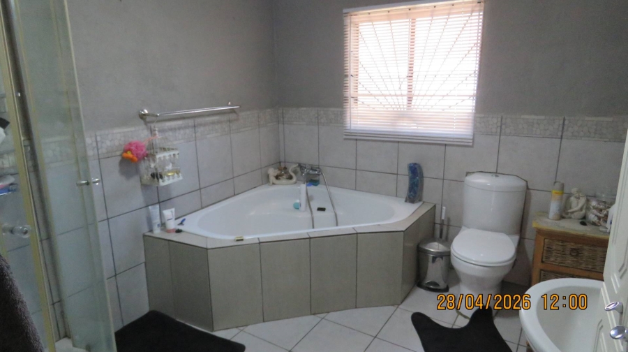 3 Bedroom Property for Sale in Albertsdal Gauteng