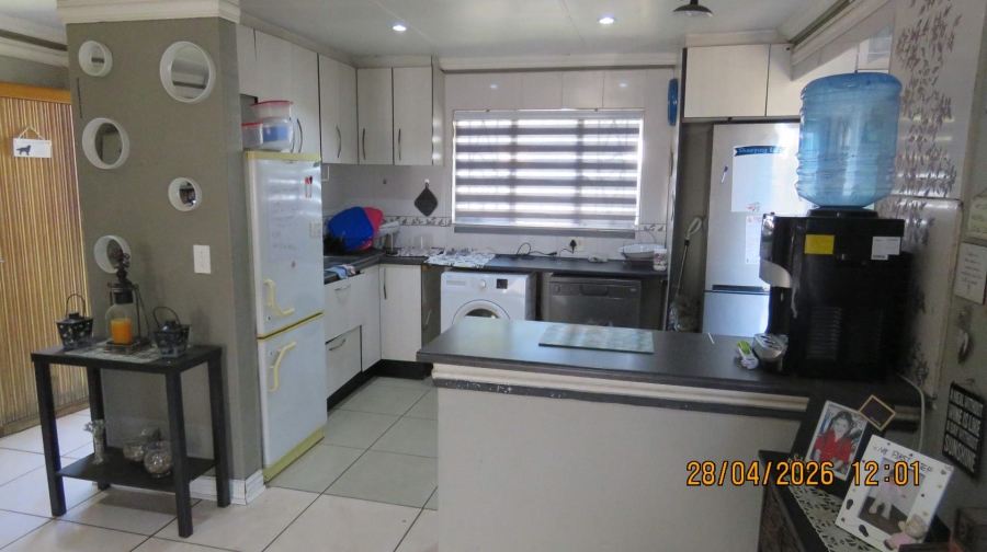 3 Bedroom Property for Sale in Albertsdal Gauteng