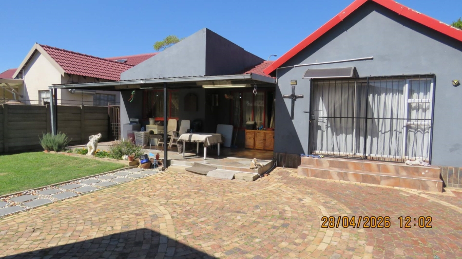 3 Bedroom Property for Sale in Albertsdal Gauteng