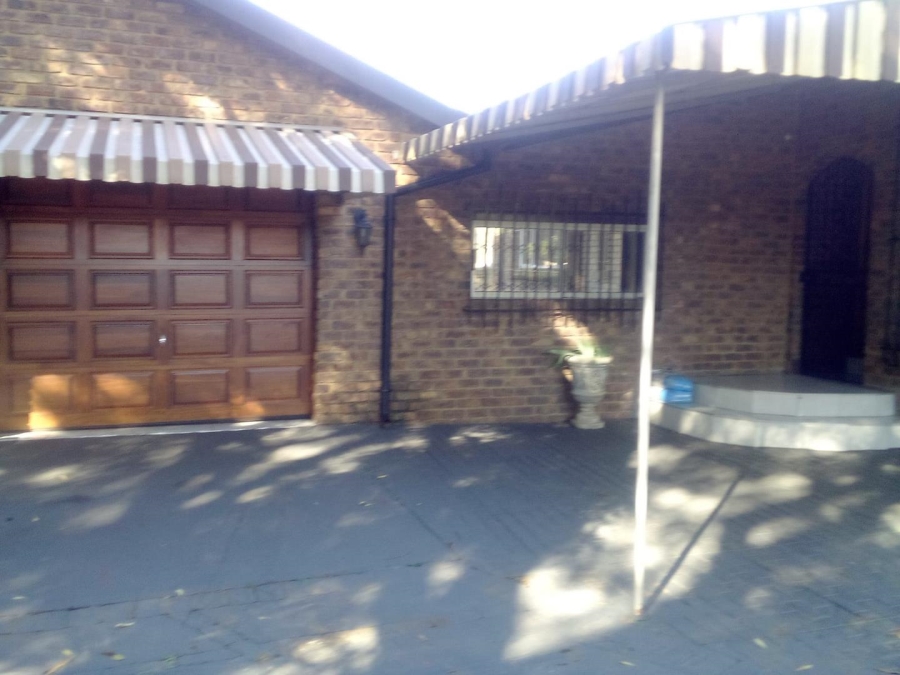 4 Bedroom Property for Sale in Wierdapark Gauteng