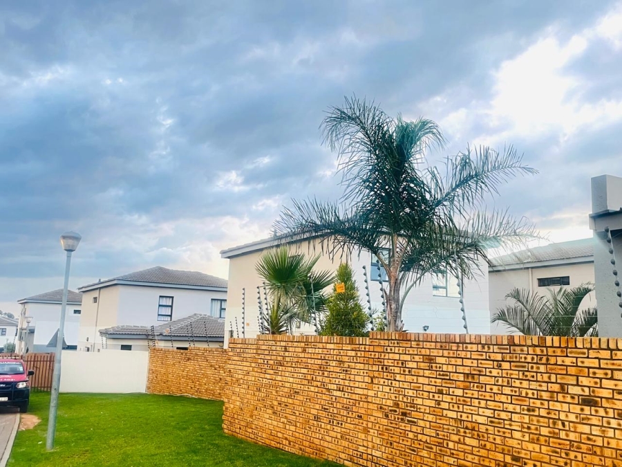 3 Bedroom Property for Sale in Rua Vista Gauteng