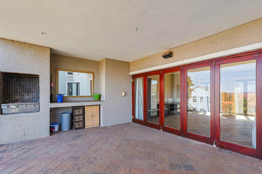 3 Bedroom Property for Sale in Faerie Glen Gauteng