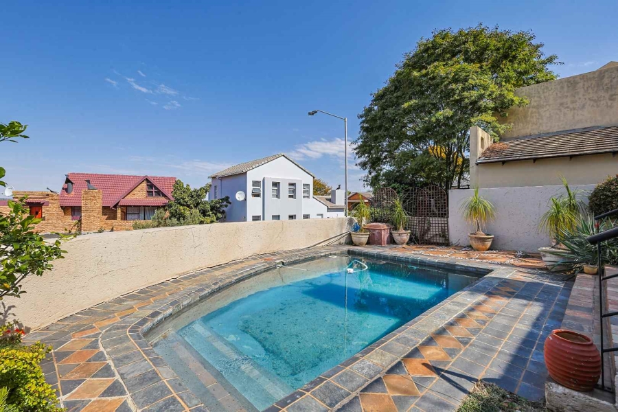3 Bedroom Property for Sale in Faerie Glen Gauteng