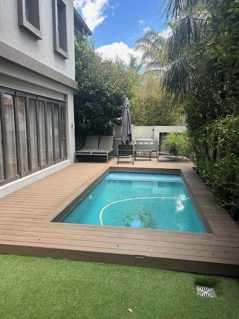 5 Bedroom Property for Sale in Greenstone Hill Gauteng