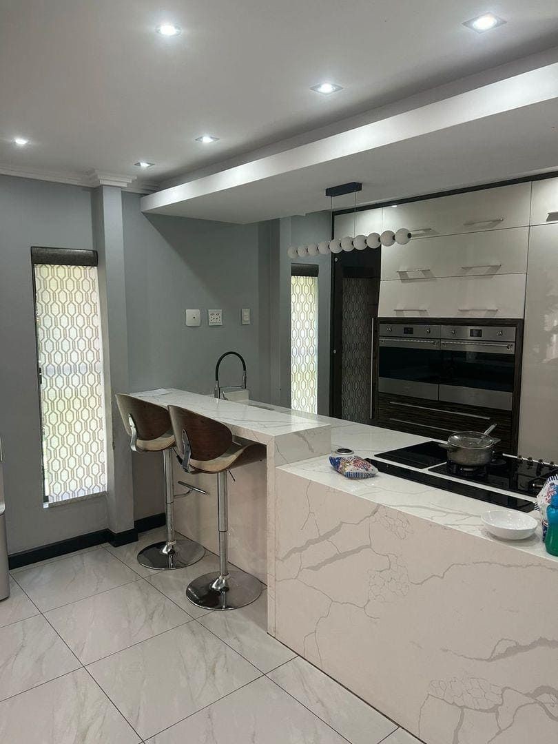 5 Bedroom Property for Sale in Greenstone Hill Gauteng