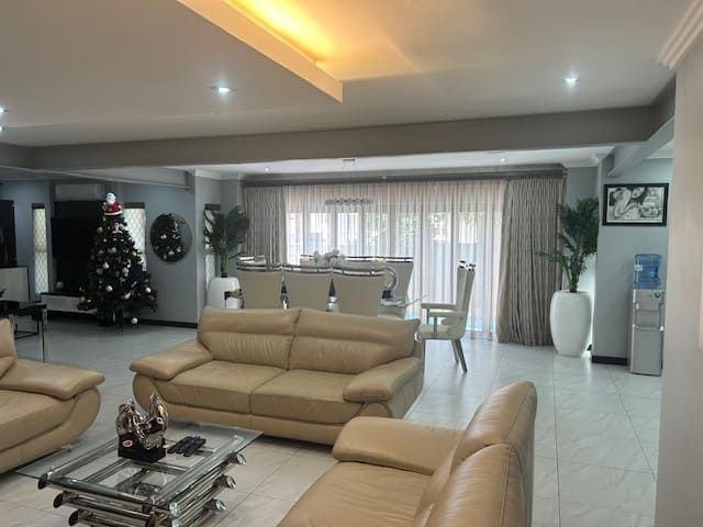 5 Bedroom Property for Sale in Greenstone Hill Gauteng