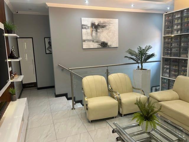5 Bedroom Property for Sale in Greenstone Hill Gauteng