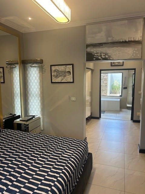 5 Bedroom Property for Sale in Greenstone Hill Gauteng