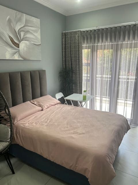 5 Bedroom Property for Sale in Greenstone Hill Gauteng